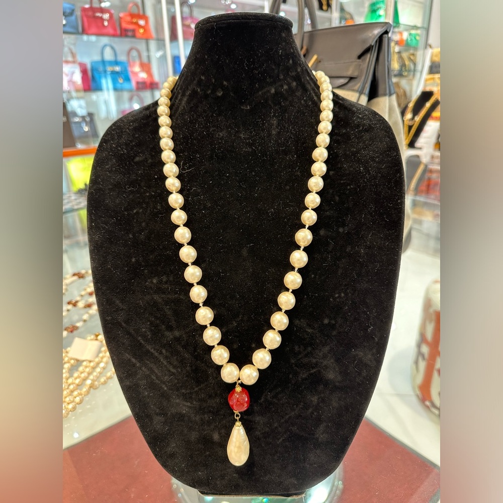 Chanel pearl satoire necklace